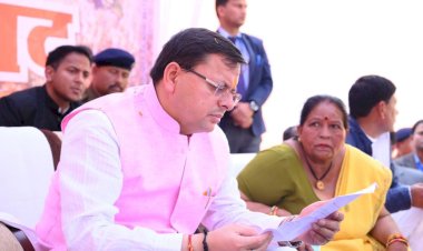 कैम्प कार्यालय में ' मुख्य सेवक आपके द्वार' कार्यक्रम में शामिल हुए सीएम धामी