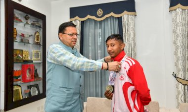 सीएम धामी ने की पदक विजेता एथलीटों से मुलाकात