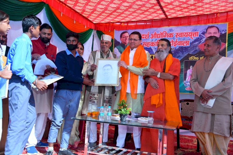 ‘हमारे मुख्यमंत्री’ कार्यक्रम में जनता से मिले सीएम धामी