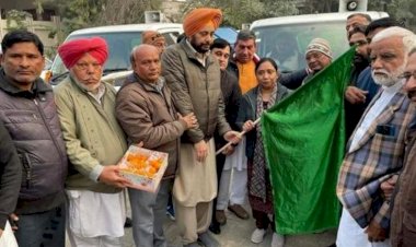 डॉ. बलजीत कौर ने गीले और सूखे कचरे के उचित निस्तारण के लिए नगर परिषद मलोट को दिए गए छह टिप्परों को हरी झंडी दिखाकर किया रवाना