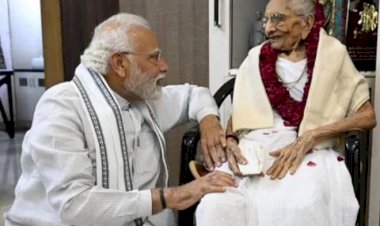 अहमदाबाद के अस्पताल में भर्ती मां हीराबेन से मिलने पहुंचे पीएम मोदी
