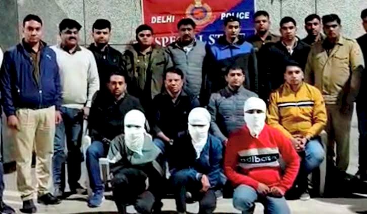 दिल्ली में छात्रा पर एसिड फेंकने वाले 3 आरोपी गिरफ्तार, लोग कर रहे गोली मारने की मांग