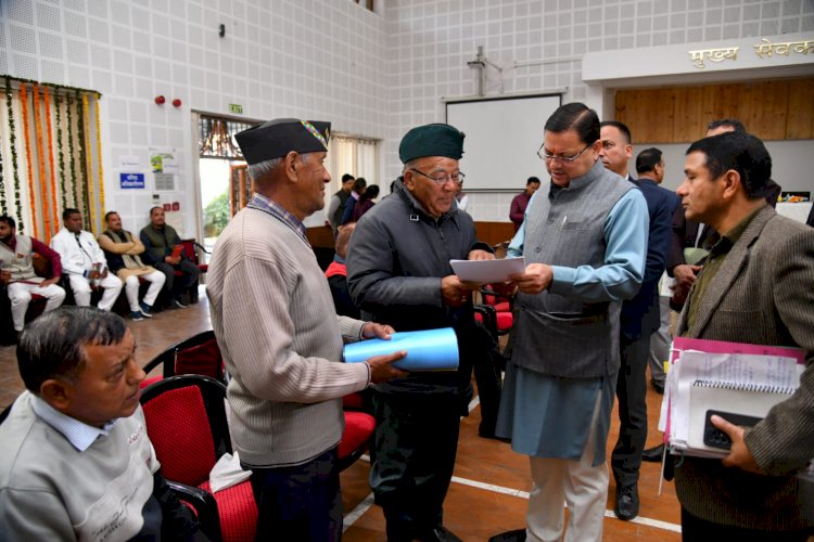 सीएम ने सुनी जनता की फरियादें, दिए कार्रवाई के आदेश
