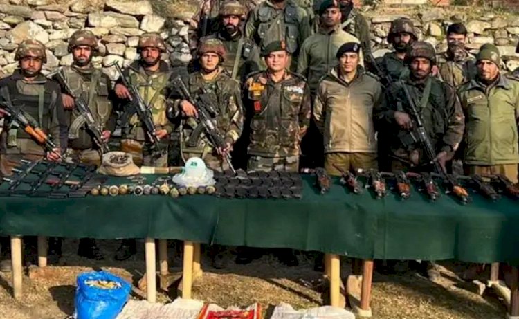 साल की सबसे बड़ी हथियार बरामदगी ! सेना ने कश्मीर में पाक की बड़ी कोशिश को रोका,  गोला-बारूद के अलावा 8 एके राइफल और 12 पिस्तौल जब्त