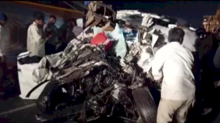 गुजरात के नवसारी में एसयूवी-बस की टक्कर में 9 की मौत, कई घायल