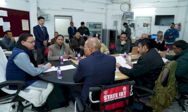 मुख्यमंत्री धामी ने जोशीमठ मामले में आपदा प्रबन्धन केन्द्र में उच्चाधिकारियों के साथ की समीक्षा