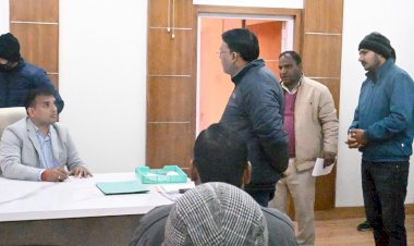 टिहरी गढ़वाल:जनता दरबार कार्यक्रम के तहत डीएम ने सुनी समस्याएं