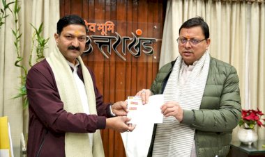 जोशीमठ: भूधंसाव प्रभावितों की मदद को BKTC अध्यक्ष ने सीएम को सौंपा पांच लाख का चेक