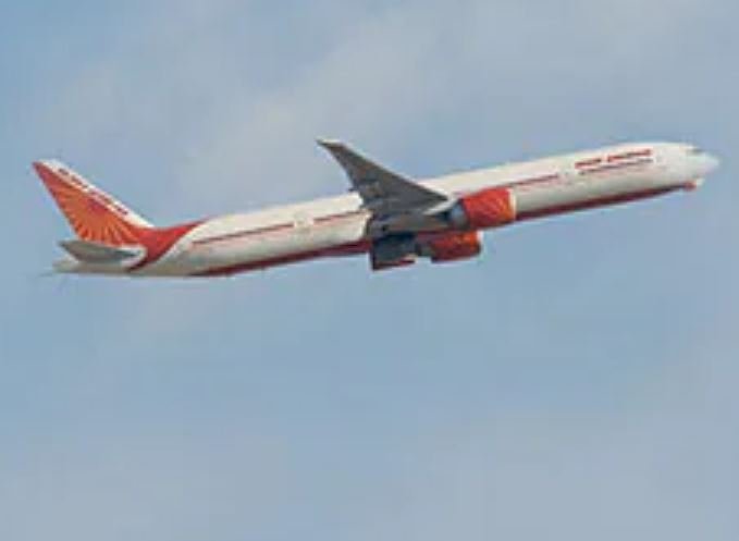 न्यूयॉर्क-दिल्ली एयर इंडिया की फ्लाइट में नशे में धुत शख्स ने महिला पर किया पेशाब