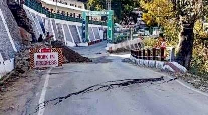 जोशीमठ में 600 से ज्यादा घरों में आयी दरारें, आज सीएम का दौरा