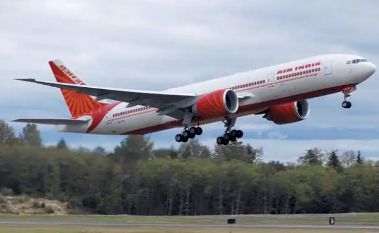 सह-यात्री पर पेशाब करने वाले व्यक्ति मामले के बाद एयर इंडिया के पायलट और चालक दल के सदस्यों को हटाया गया