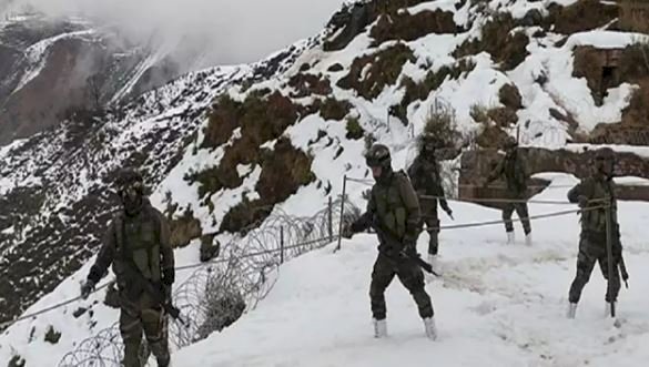 कुपवाड़ा में गहरी खाई में गिरने से भारतीय सेना के 3 जवानों की मौत