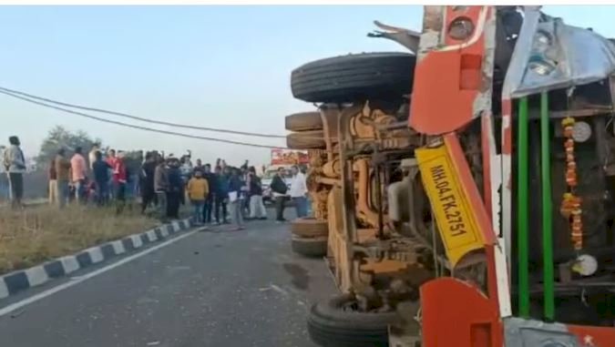 महाराष्ट्र में नासिक-शिरडी राजमार्ग पर बस-ट्रक की टक्कर में 10 की मौत, 30 से अधिक घायल