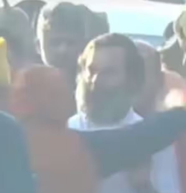 पंजाब में भारत जोड़ो यात्रा के दौरान सुरक्षा का उल्लंघन, आदमी ने दौड़कर  राहुल गांधी को गले लगाया