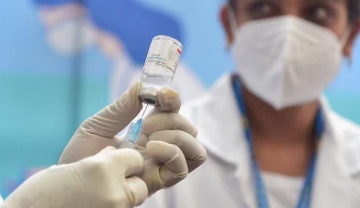 सरकार ने कोविड टीकों के 'मल्टीप्ल साइड-इफेक्ट्स' का दावा करने वाली खबरों का खंडन किया