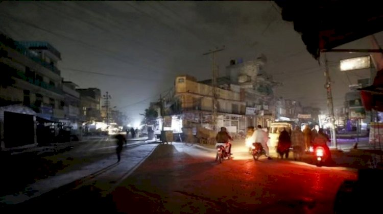 Pakistan Power Crisis : महीनों में सबसे खराब बिजली आउटेज ट्रिगर के बाद पाकिस्तान ने बिजली बहाल करना शुरू कर दिया
