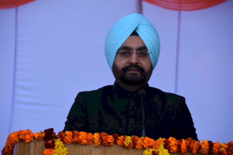 मुख्य सचिव डॉ. एस.एस. संधु ने गणतंत्र दिवस के अवसर पर सचिवालय में  फहराया राष्ट्रीय ध्वज