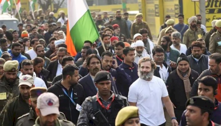 सुरक्षा में चूक के चलते कांग्रेस ने कश्मीर में रोकी भारत जोड़ो यात्रा, कार में निकले राहुल गांधी