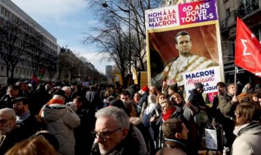 मैक्रों के पेंशन सुधार के ख़िलाफ़ फ़्रांस में व्यापक हड़ताल, विरोध प्रदर्शन