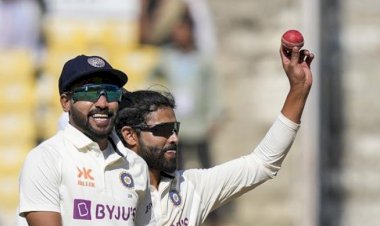 अंपायरों की इजाजत के बिना गेंद पर लगाई क्रीम, रवींद्र जडेजा पर लगा मैच फीस का 25 फीसदी जुर्माना