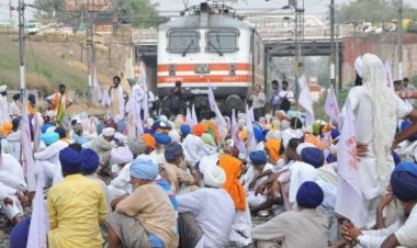 गुरदासपुर में लगातार दूसरे दिन रेल ट्रैक जाम, यात्री परेशान