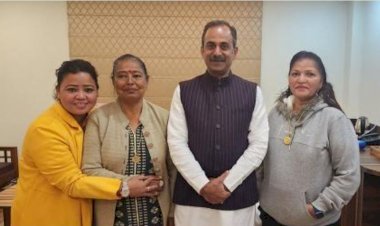 कॉमेडियन भारती सिंह अपनी मां के किडनी के इलाज के लिए एचआईआईएमएस पहुंचीं