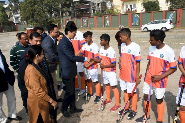 कुमाऊं आयुक्त दीपक रावत ने अण्डर-17 बालक वर्ग राज्य स्तरीय हॉकी प्रतियोगिता का किया शुभारम्भ