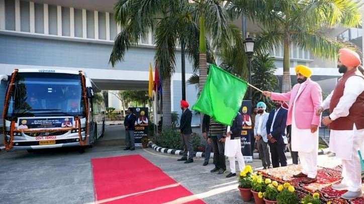 पंजाब के मुख्यमंत्री मान ने 36 सरकारी स्कूलों के प्रधानाचार्यों के पहले जत्थे को सिंगापुर दौरे के लिए रवाना किया