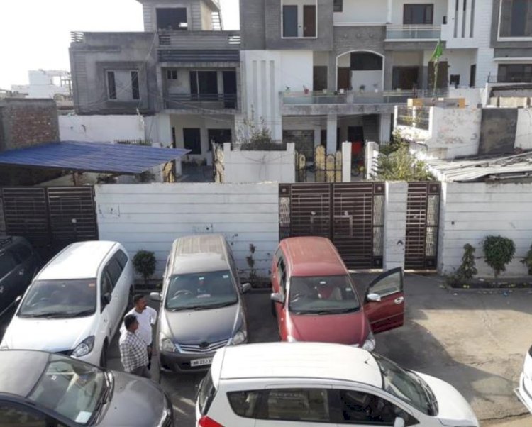 ईडी ने तरनतारन में 2 किलो हेरोइन, हथियार बरामद किए