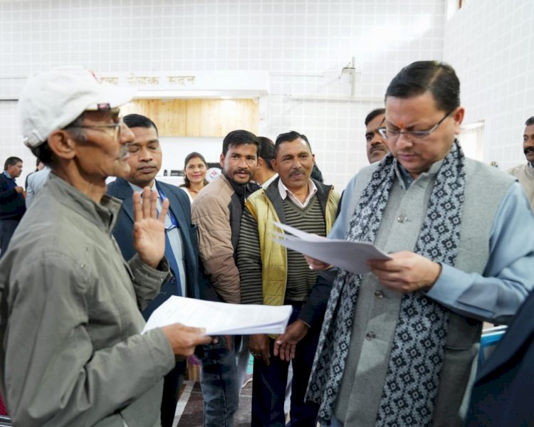 सीएम ने बड़ी संख्या में आए लोगों की शिकायतों और समस्याओं को सुना