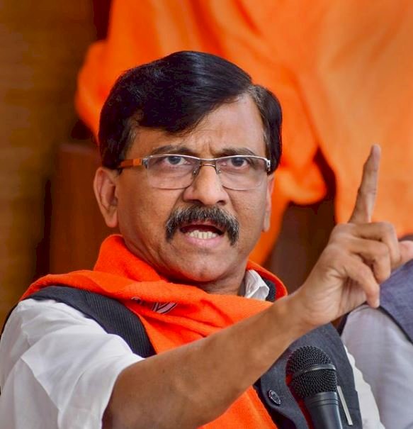 संजय राउत का दावा- शिवसेना का नाम और चुनाव चिह्न 'खरीदने' के लिए 2,000 करोड़ रुपये का सौदा,  शिंदे खेमे ने आरोपों को किया खारिज