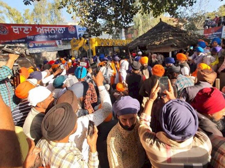 अजनाला  हिंसा: DSGMC, लालपुरा ने अजनाला विरोध के दौरान 'सरूप' की मर्यादा उल्लंघन का आरोप लगाया