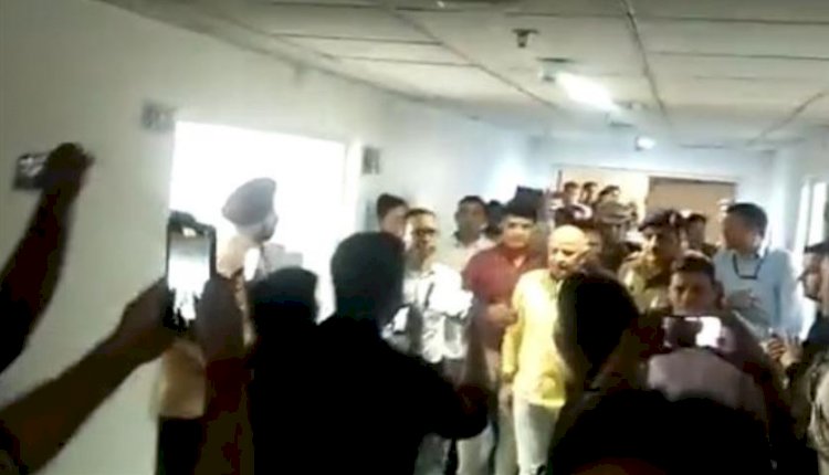 दिल्ली शराब घोटाला : मनीष सिसोदिया ने किया सुप्रीम कोर्ट का रुख