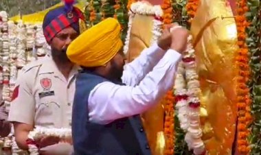 मुख्यमंत्री मान ने हुसैनीवाला में शहीद स्मारक पर शहीद दिवस पर भगत सिंह, राजगुरु और सुखदेव को पुष्पांजलि अर्पित की