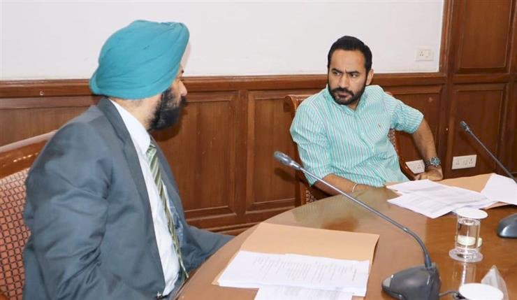 पंजाब सरकार 21 और नई सार्वजनिक रेत खदानें समर्पित करेगीः मीत हायर