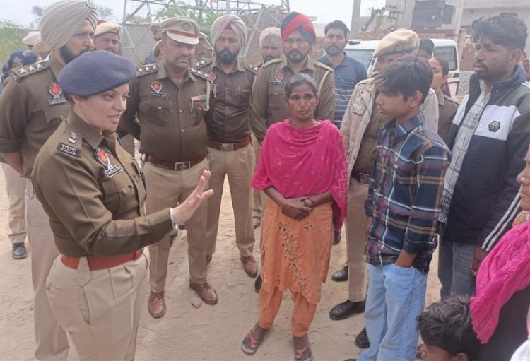 अबोहर में संदिग्ध नशा तस्करों के घरों पर पंजाब पुलिस ने की छापेमारी