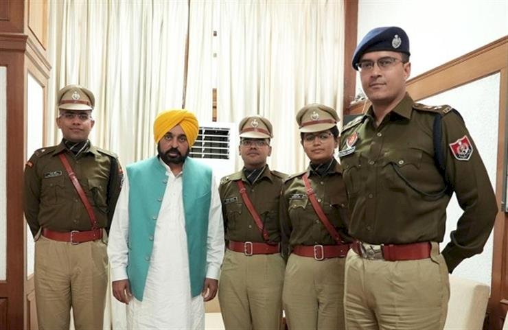 पंजाब मुख्यमंत्री भगवंत मान से IPS प्रोबेशनरों ने की मुलाकात