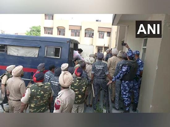अमृतपाल सिंह के सात साथियों को अमृतसर के बाबा बकाला कोर्ट लाया गया