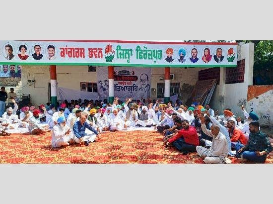 फिरोजपुर में कांग्रेस ने संसद में राहुल गांधी की अयोग्यता के खिलाफ विरोध प्रदर्शन किया