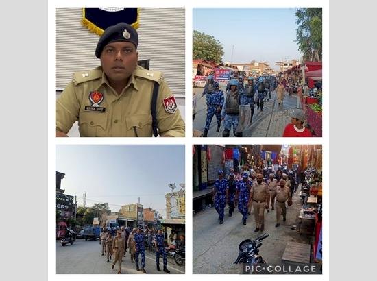 फिरोजपुर पुलिस ने सीआरपीएफ और आरएएफ के साथ मिलकर फ्लैग मार्च निकाला
