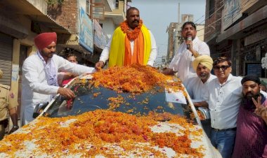 'आप' उम्मीदवार सुशील रिंकू ने अपने गढ़ जालंधर शहर के विभिन्न इलाकों में किया रोड शो, पत्नी सुनीता रिंकू भी रहीं साथ