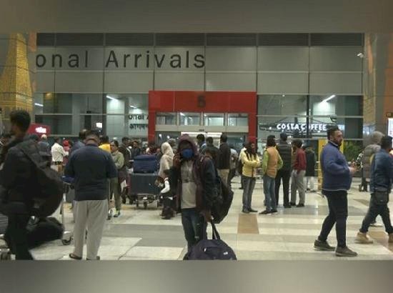 दुबई जा रहे विमान के पक्षी से टकराने के कारण दिल्ली हवाईअड्डे पर पूर्ण आपात स्थिति घोषित