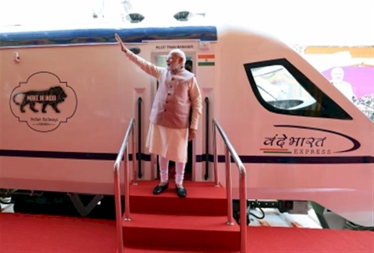 पीएम ने चुनावी राजस्थान की पहली वंदे भारत ट्रेन को हरी झंडी दिखाई