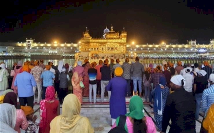 बैसाखी मनाने के लिए पंजाब, हरियाणा के गुरुद्वारों में भारी भीड़ उमड़ी