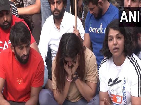 "न्याय पाने के लिए दर-दर भटकने को मजबूर": SC में दायर याचिका में  झलका पहलवानों का दर्द