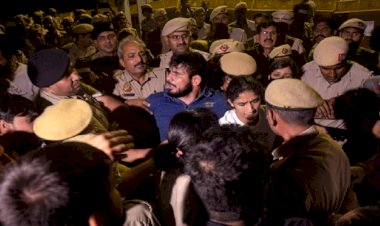 पहलवानों और पुलिस में हाथापाई, हैश टैग 'दिल्ली पुलिस शर्म करो' , सोशल मीडिया पर हो रहा है वायरल