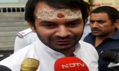 बागेश्वर बाबा पर फिर बरसे तेज प्रताप यादव, कहा- वे बिहारियों को गाली देने का काम कर रहे हैं