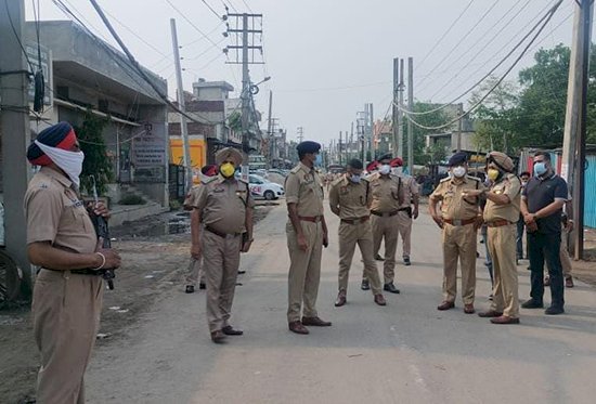 गयासपुरा गैस रिसाव: एसपीएल डीजीपी अर्पित शुक्ला ने लुधियाना में हालात का जायजा लिया, पंजाब पुलिस ने प्राथमिकी दर्ज की