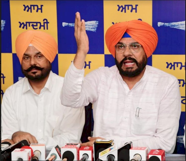 अकाली दल के शीर्ष नेताओं पर गुरु ग्रंथ साहिब की बेअदबी आरोप लगे हैं, उसका प्रचार कर एसजीपीसी प्रधान ने सिख संगत की धार्मिक भावनाओं को आहत किया - मंत्री कुलदीप धालीवाल
