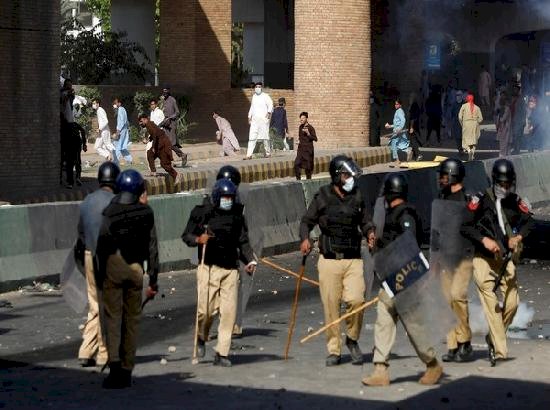 पाकिस्तान: पंजाब पुलिस ने हिंसा को लेकर इमरान खान की पार्टी के 540 और नेताओं, कार्यकर्ताओं को गिरफ्तार किया